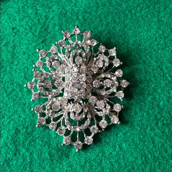 Vintage Rhinestone Filigree Snowflake Brooch Silver Tone Bridal Pin - Picture 2 of 6